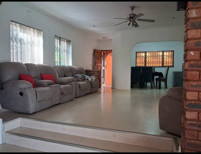 5 BEDROOM HOUSE FOR SALE IN BLUFF